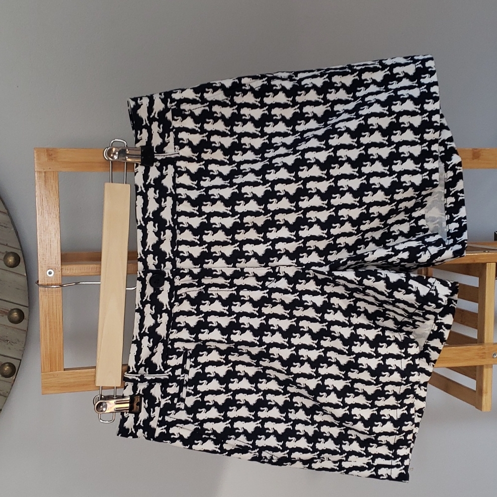 Talbots Women's Hawaii Hula Dancer Print Shorts size 6 - Navy and white